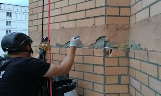 Обследование фасада здания в Горячем Ключе в октябре